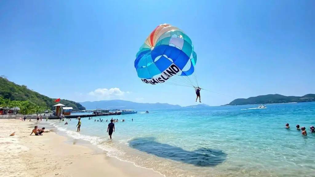 Dù bay Mini Beach KTourNhaTrang