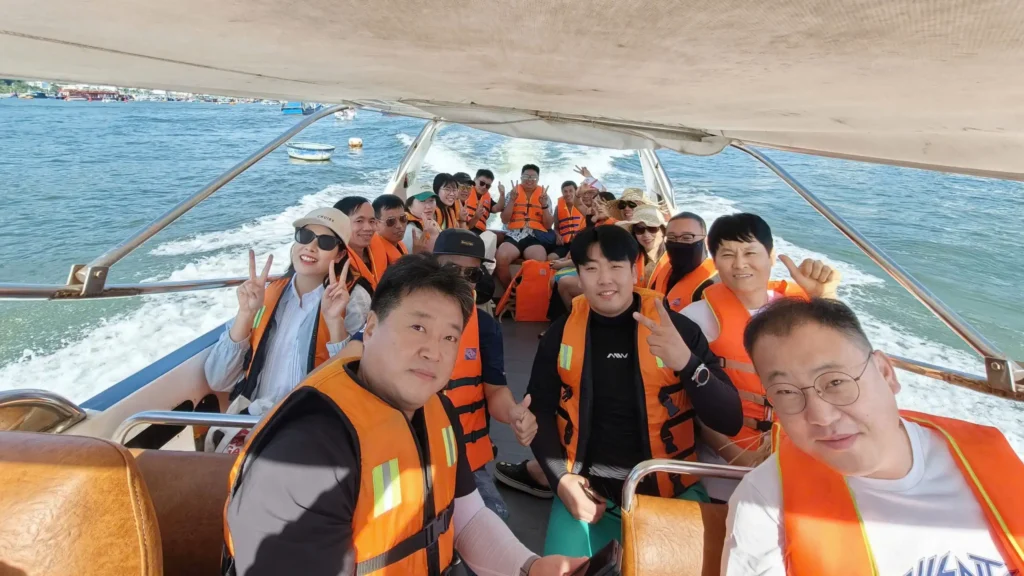 Cano KTour đưa khách đi Hòn Mun