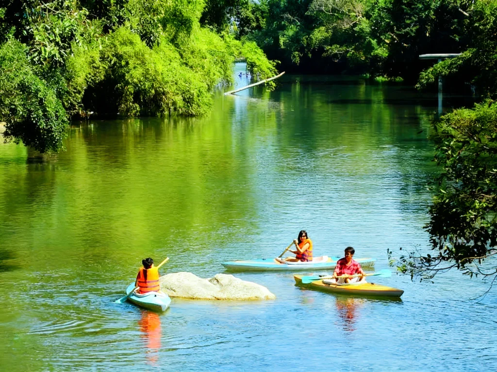 ktour-nha-trang-ba-ho-doc-let (2)